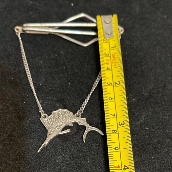 🎣 Vtg Sterling Hanging Sailfish/Marlin Mens Tie Bar - Picture 5 of 5